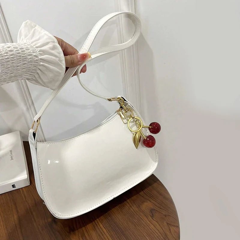 Bolsa feminina de couro PU, versátil e moderna, com pingente de cereja em cor sólida - Avantche Ofc