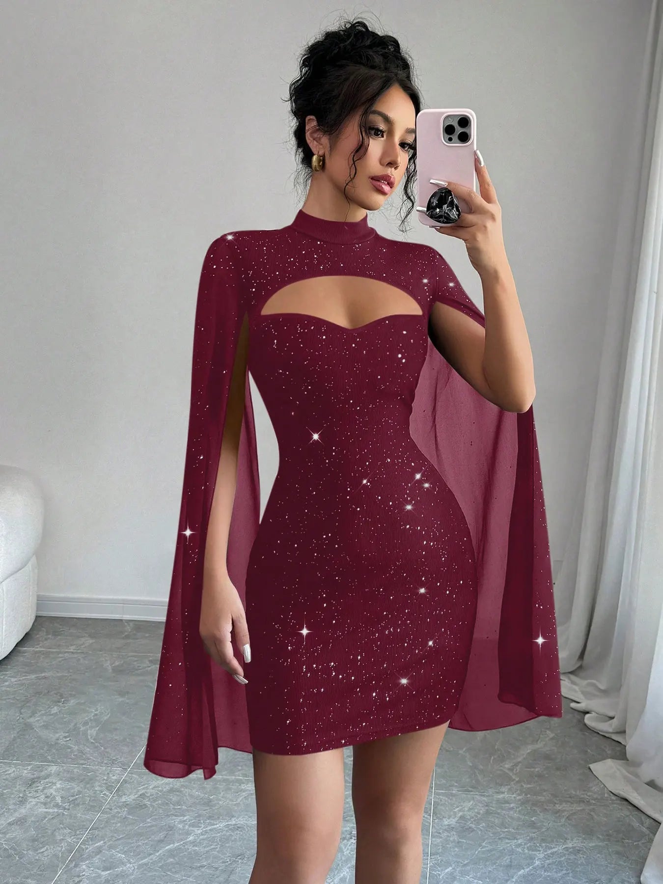 Vestido curto feminino sexy com gola alta e capa - Avantche Ofc