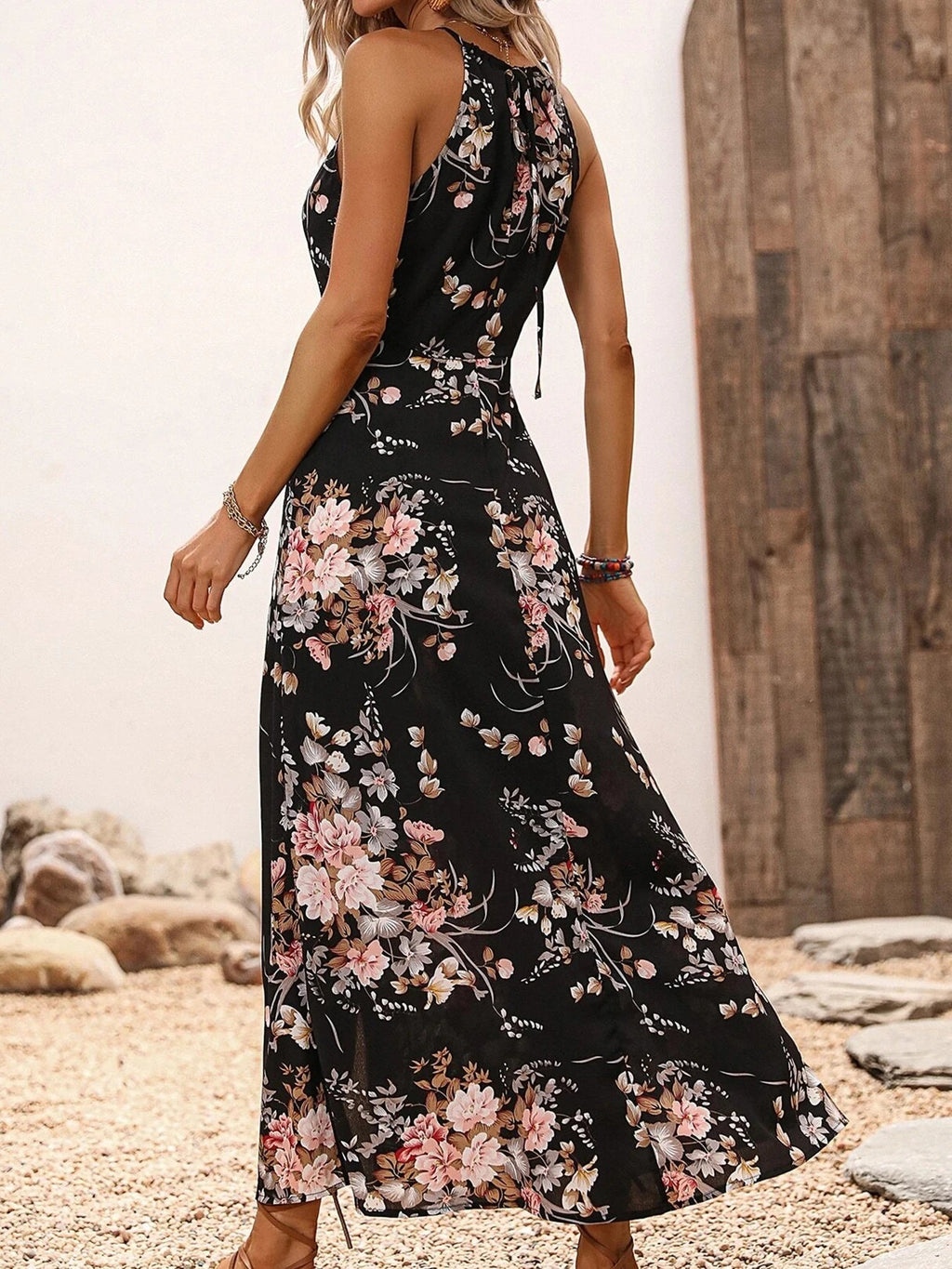 Vestido feminino floral com fenda sem mangas. - Avantche Ofc